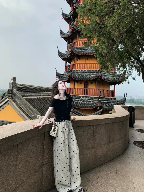 2025夏季新款松弛感一字领短袖上衣百搭波点阔腿裤两件套装显瘦