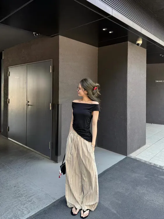 法式高级感黑色气质一字领短袖T恤女夏季2025修身绝美设计感上衣