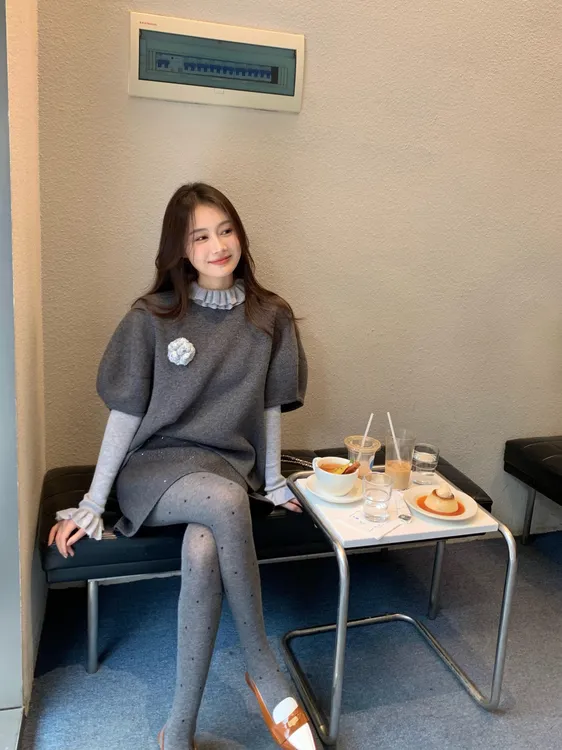 毛衣针织马甲女春秋冬2025新款叠穿外穿灰色上衣两件百搭半裙套装