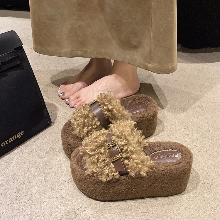 网红时尚棕色爆款一字毛毛拖秋冬外穿2025新款ins潮厚底休闲居家