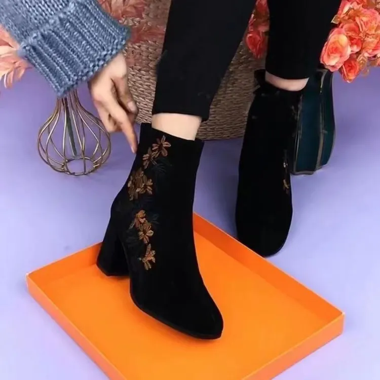 真软皮短靴单靴女新款磨砂女加绒复古绣花女鞋民族马丁百搭妈妈鞋