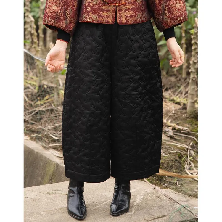 小董服饰2025093款百搭时尚棉裤花苞裤黑色立体纹理