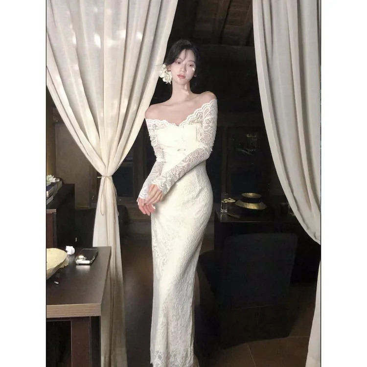 媚娘白色一字肩V领长袖连衣裙女秋季蕾丝蝴蝶结气质礼服开叉长裙