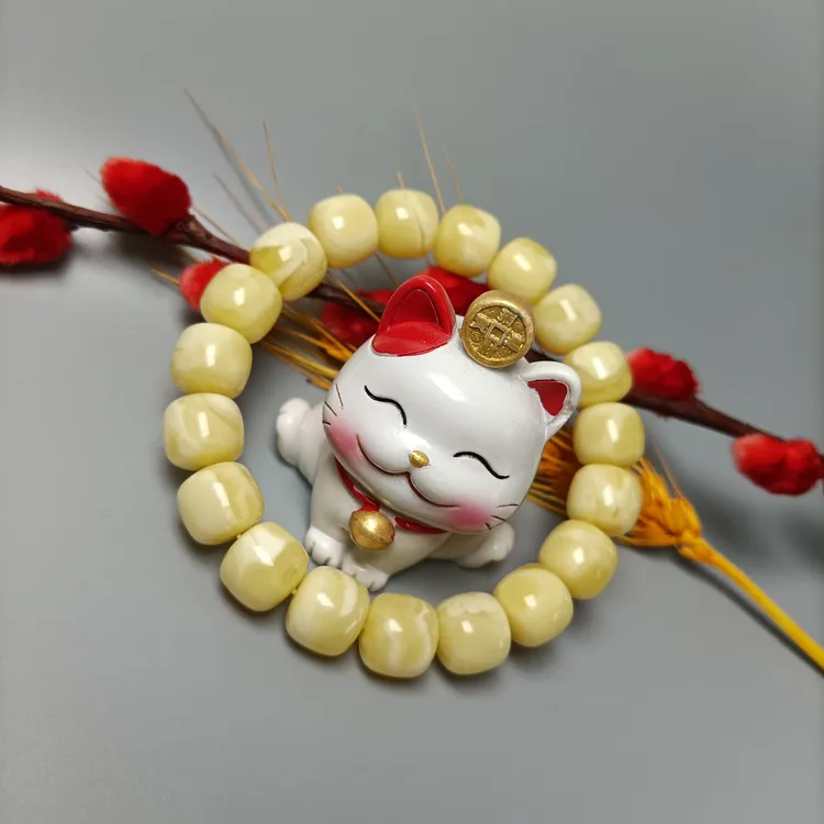 12珠径浓白蜡蜜蜡老型手串~高品收藏级别~3692