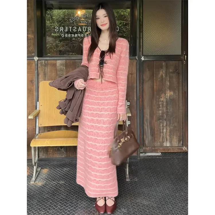 MARIE.COCO设计感V领条纹粉色针织衫上衣气质高腰显瘦半身裙套装