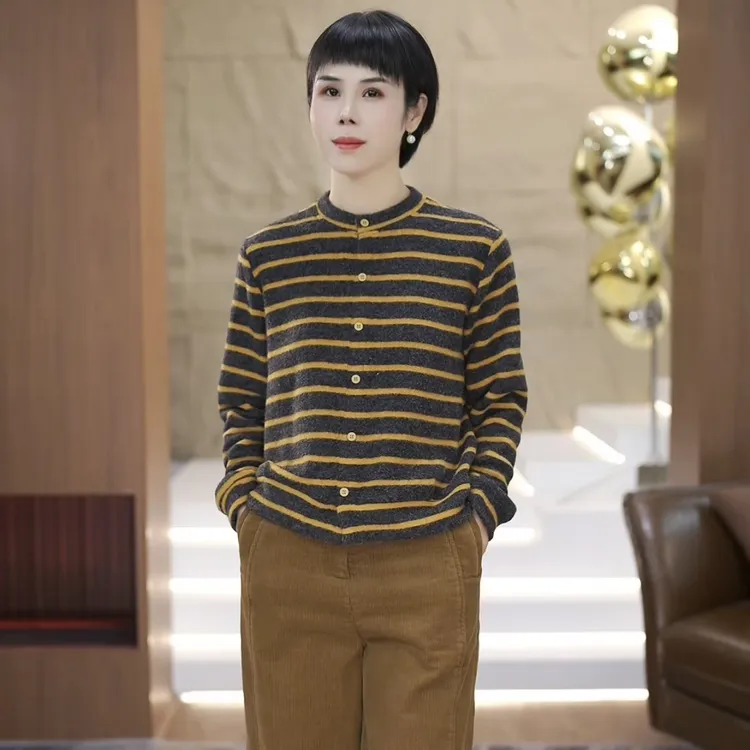 【渲渲推荐】XR-6793冬季休闲时尚撞色条纹小衫