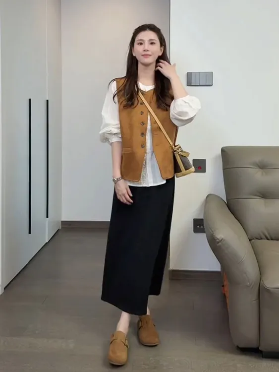 爆款高级感麂皮绒圆领马甲短外套女搭配时尚复古黑色半身裙两件套