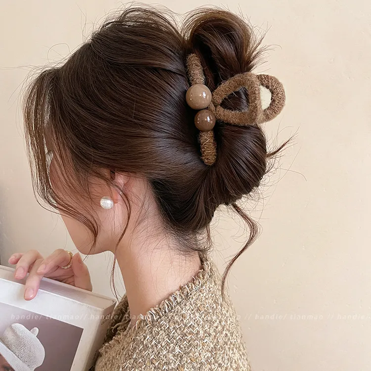 复古毛绒圆珠抓夹女高级感大号鲨鱼夹后脑勺发量多2024新款盘发夹