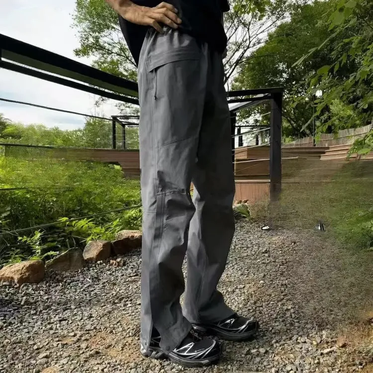 早秋新款一裤两穿轻量化“硬壳”防水拉链压胶弯刀解构立体冲锋裤男