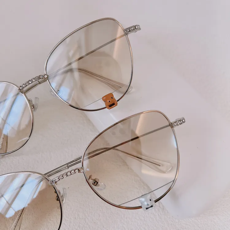 日韩新款小熊宝石眼镜平光镜大气镶钻金属太阳镜高级感潮流素颜镜