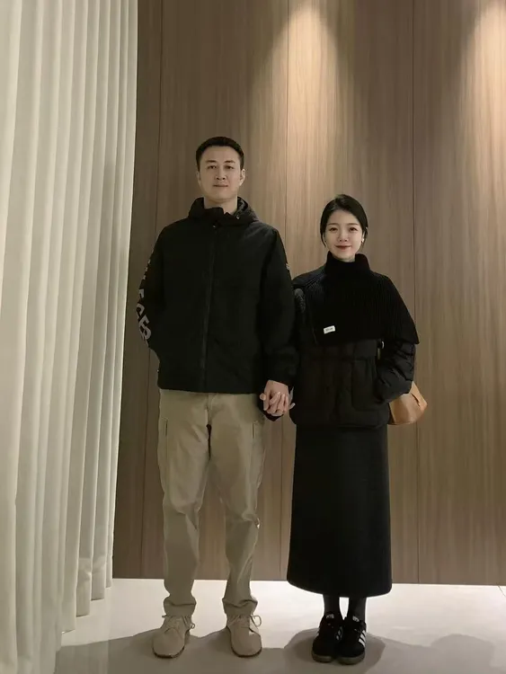 2026秋冬新款高领保暖围脖女棉服外搭坎肩护颈围巾披肩半身裙套装
