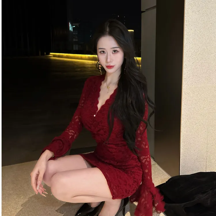 LHMknk1画报夫人原创自制蕾丝温柔扭折喇叭袖短裙 短款复古红蕾丝