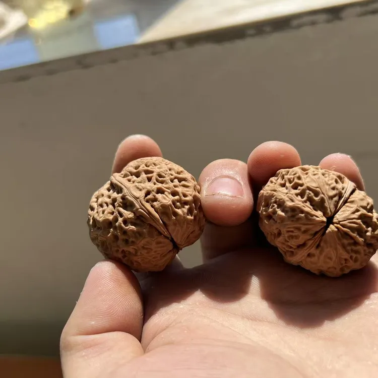 核桃把件铁核桃名款 绣球 拍一发二