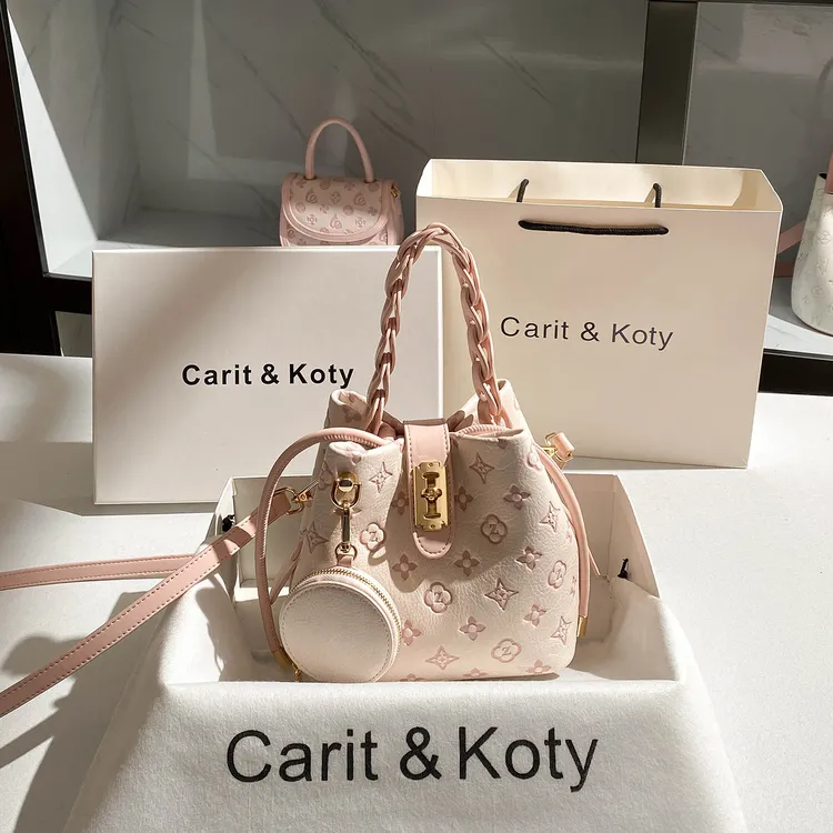 CARIT KOTY小众压花粉色水桶包女2025新款高级感手提斜挎小包包