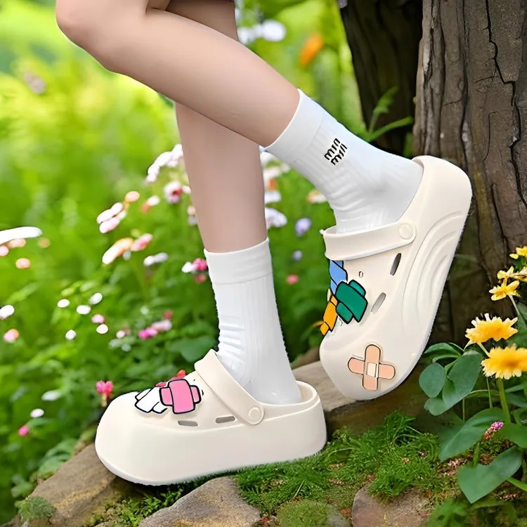 个性创可贴diy洞洞鞋女款卡通可爱外穿厚底防滑踩屎感包头凉拖鞋