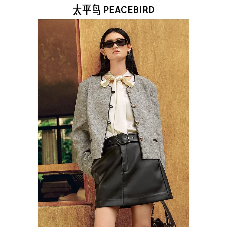 太平鸟圆领短款灰色小香外套女2025春季新款A1BBF1302