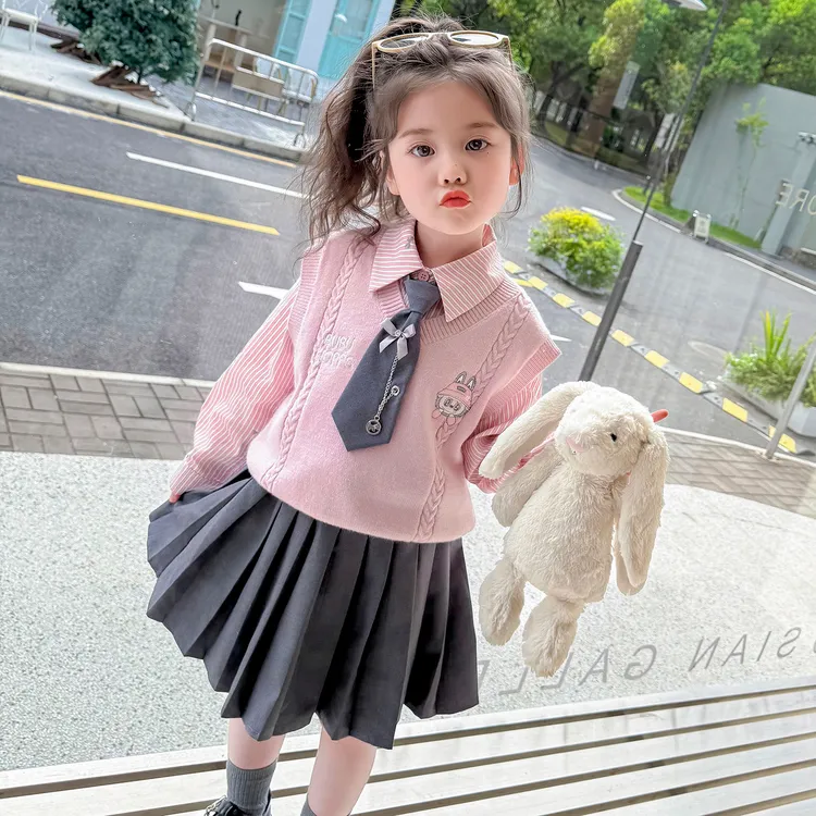2025新款女童春秋甜美可爱学院风儿童装针织马甲衬衫百褶裙三件套