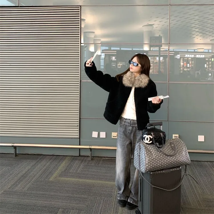 气质仿羊羔毛长袖外套女冬季2025新款设计感宽松显瘦拉链开衫上衣