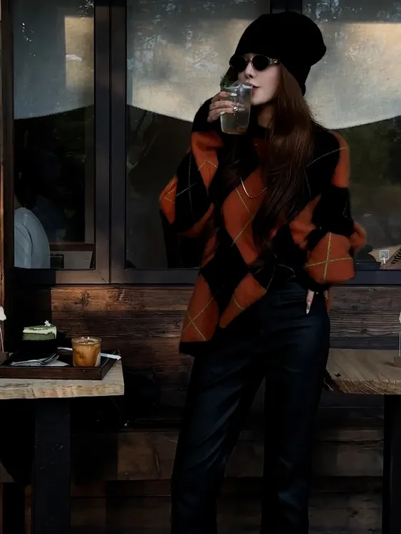 秋季韩系氛围感上衣高级设计感洋气减龄软糯慵懒风菱格纹针织毛衣