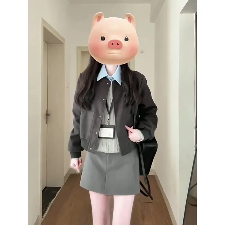 高级感灰色短款外套女春秋季爆款小众独特超好看宽松夹克棒球服潮