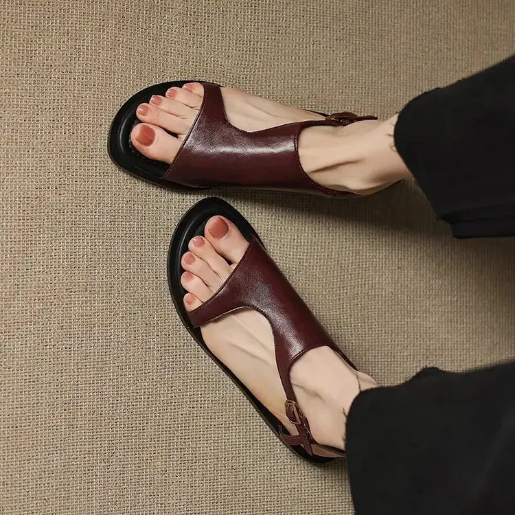真皮复古凉鞋女2025新款软皮外穿露趾平底软底舒适小众罗马凉鞋夏