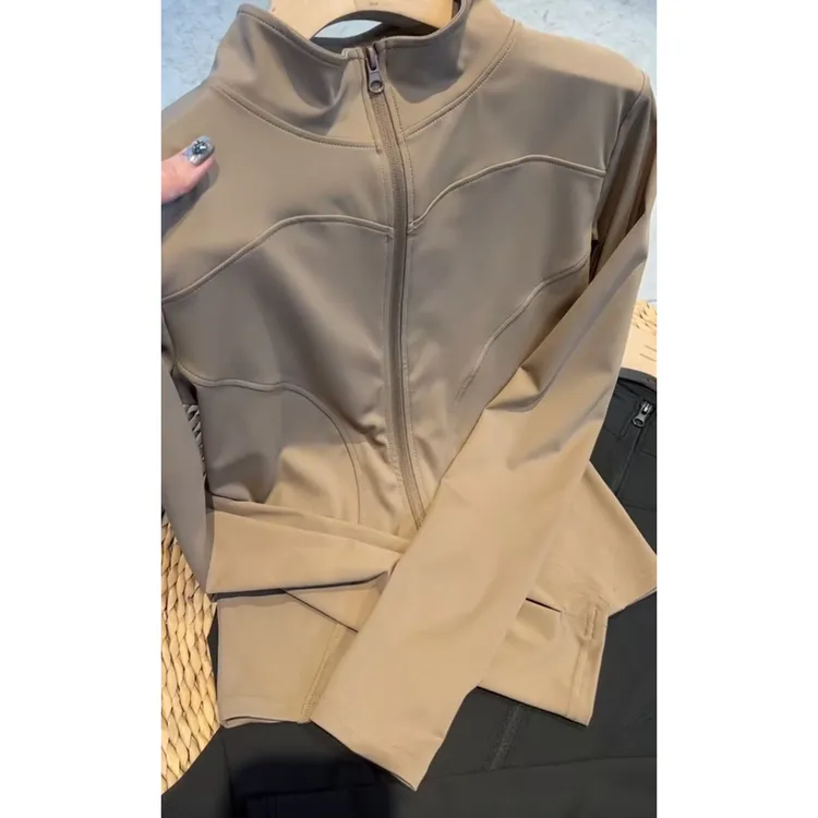 今年流行穿搭2025秋冬新款温柔风常规款拉链显瘦减龄休闲长袖上衣