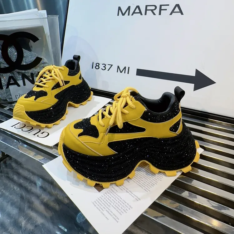 AM艾墨儿女款冬季欧洲站新款大黄蜂水钻大底厚底增高款小众老爹鞋