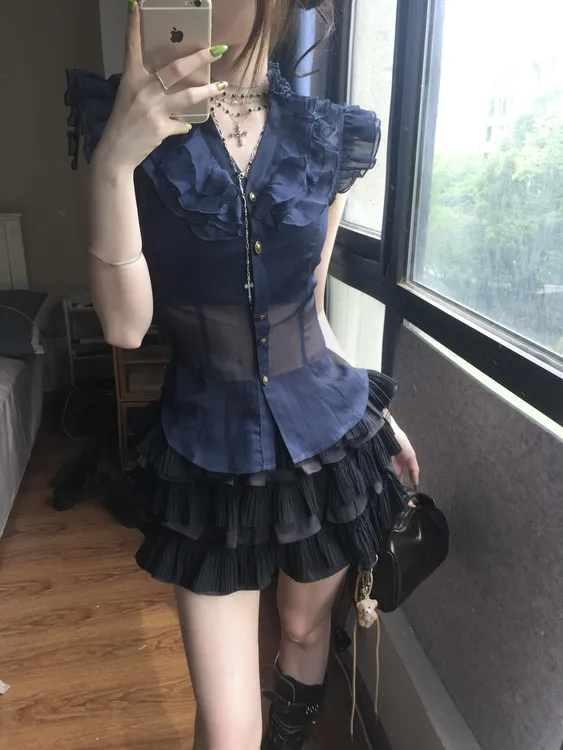 法式性感V领无袖衬衫夏设计感木耳边修身上衣重工黑色蛋糕裙套装