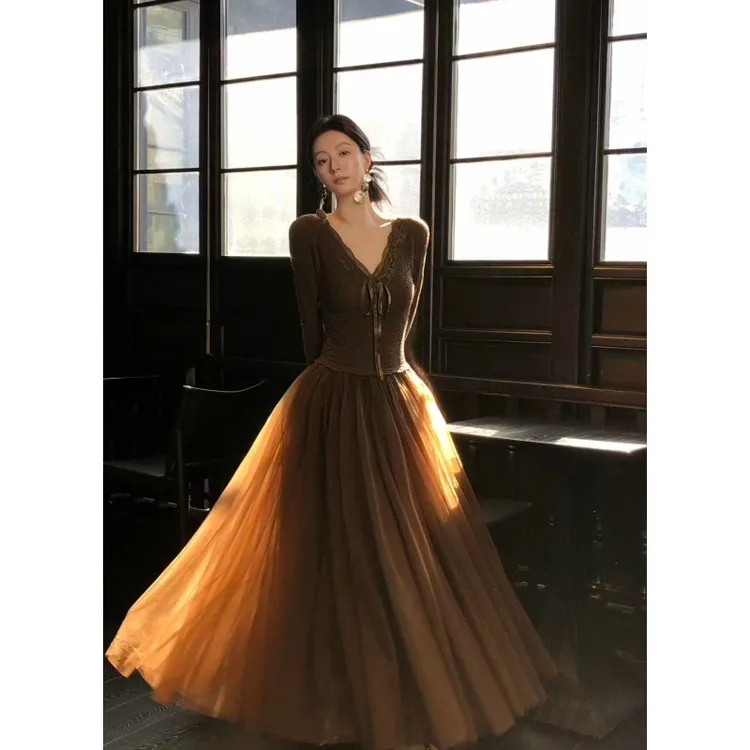 复古纯欲风气质V领收腰显瘦长裙女设计感镂空蕾丝拼接长袖连衣裙