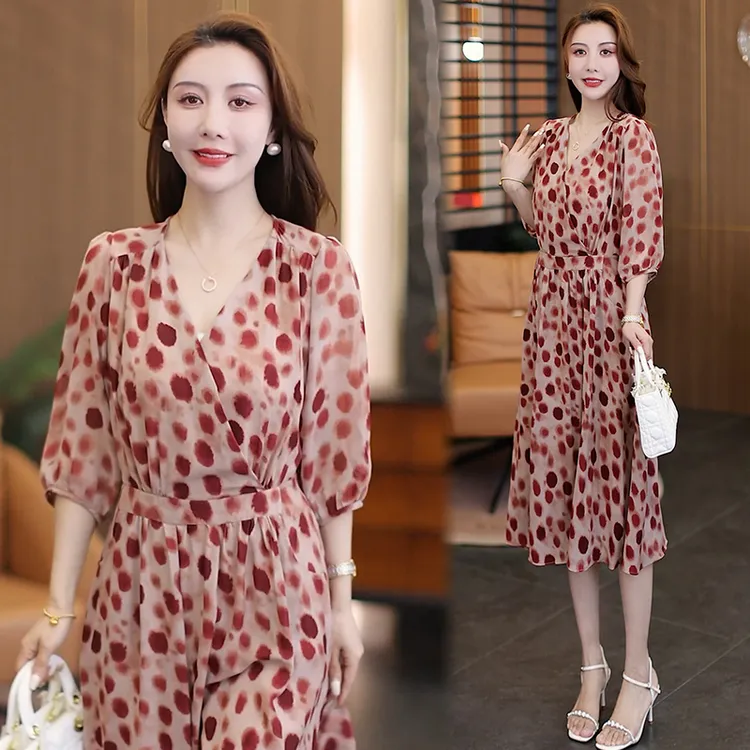 法式气质红色波点V领连衣裙女2025夏季高级感灯笼袖显瘦中长款裙