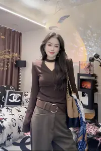 L.X~挂脖V领长袖T恤打底衫女秋季收腰内搭高级感独特别致上衣6932