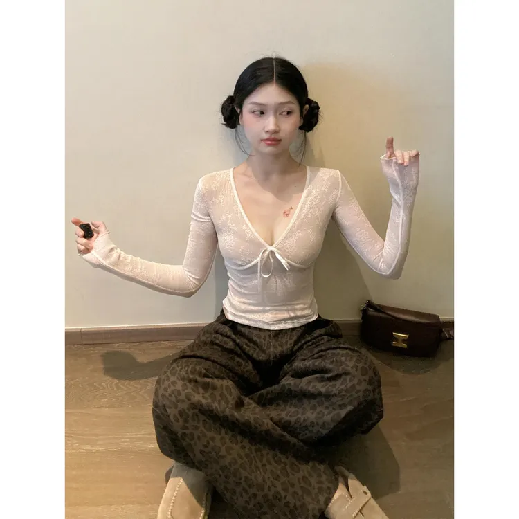 纯欲辣妹v领系带长袖t恤女秋季收腰紧身小心机短款蕾丝衫打底上衣