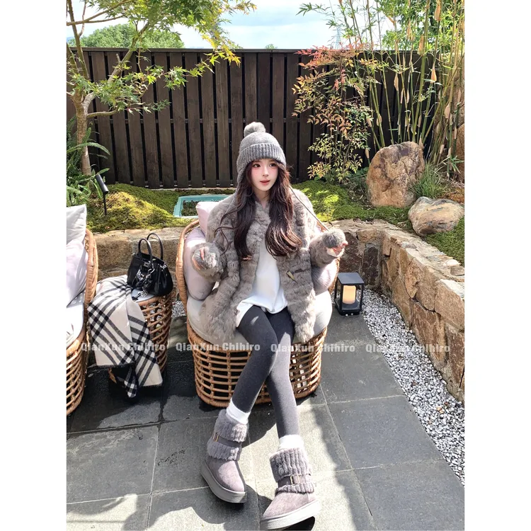 「慵懒兔兔」秋冬时尚气质设计感外套QXQ5WT7493A真兔毛(不可机洗)