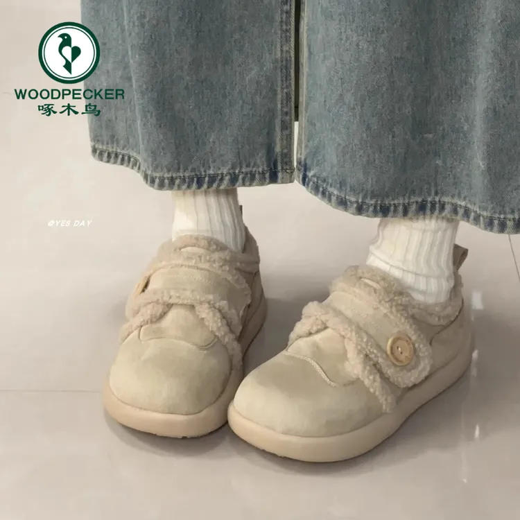 啄木鸟可爱圆头平底防滑毛毛鞋女2025冬季新款加绒保暖复古勃肯鞋