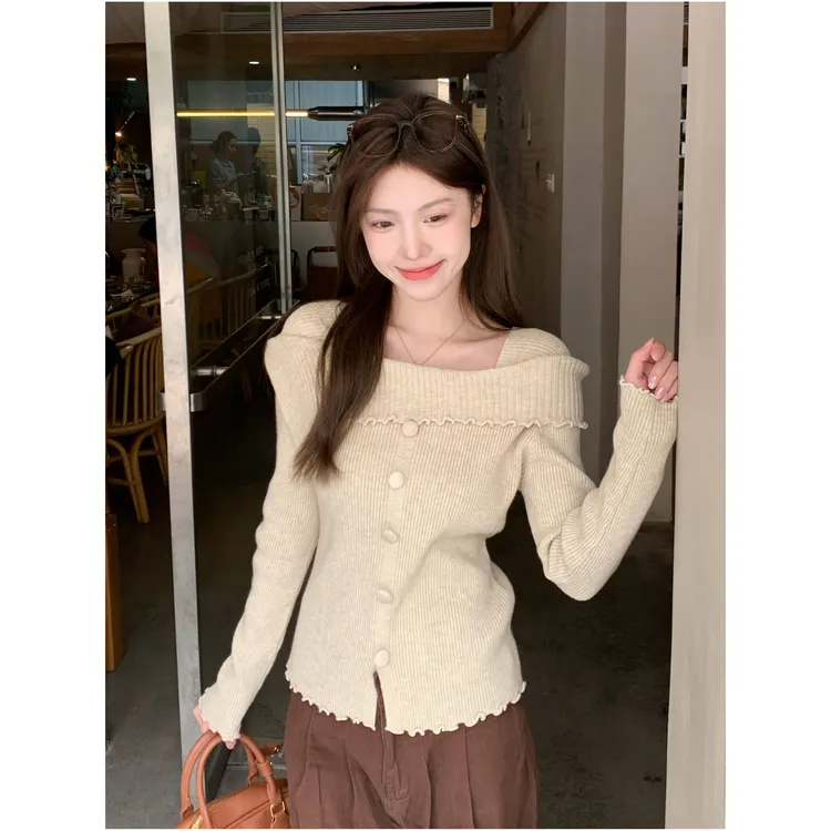 miu系一字肩木耳边打底衫女春秋纯欲内搭毛衣燕麦色开叉针织上衣