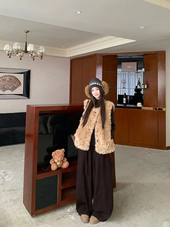 棕色羊羔毛叠穿马甲女秋冬时髦洋气减龄毛茸茸背心小个子无袖外套