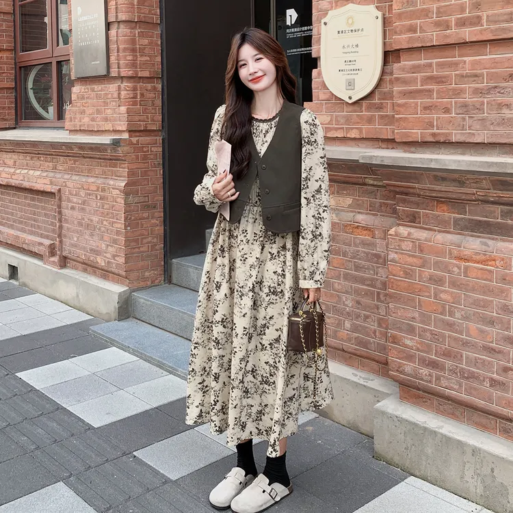 法式温柔风洋气减龄碎花连衣裙套装女2025早秋新款时尚马甲两件套