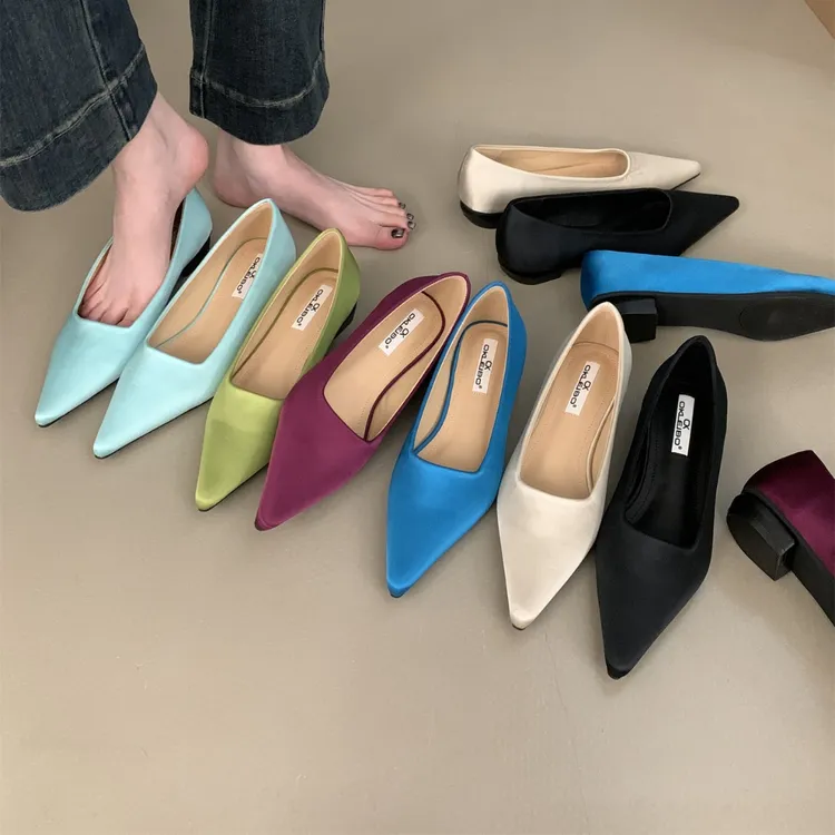 平底尖头气质简约黑色单鞋细跟子春秋季小众百搭粗跟通勤瓢鞋