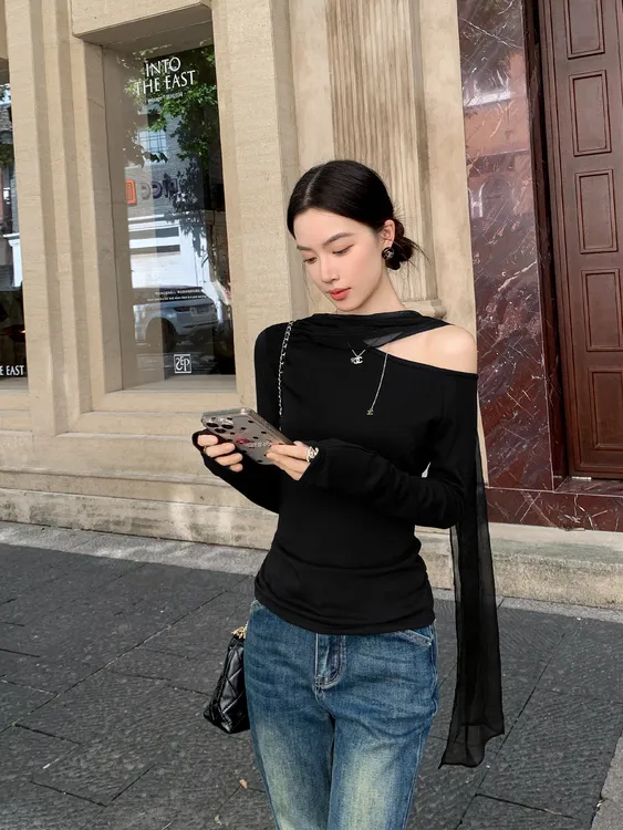 高级感斜肩飘带挂脖长袖针织衫女早秋氛围感穿搭巨好看的露肩上衣