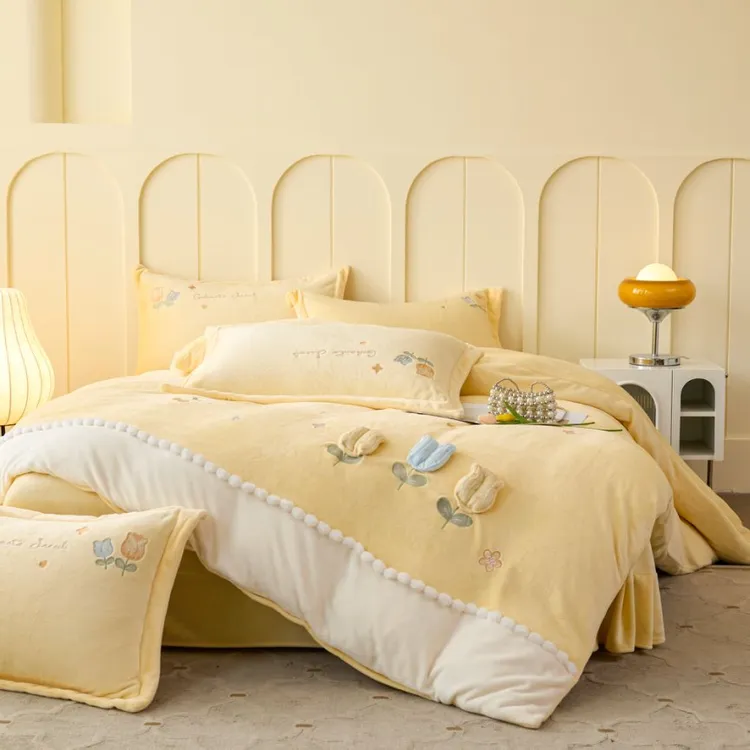 郁金香--新款轻奢松弛感重工刺绣全消光牛奶绒韩版四件套