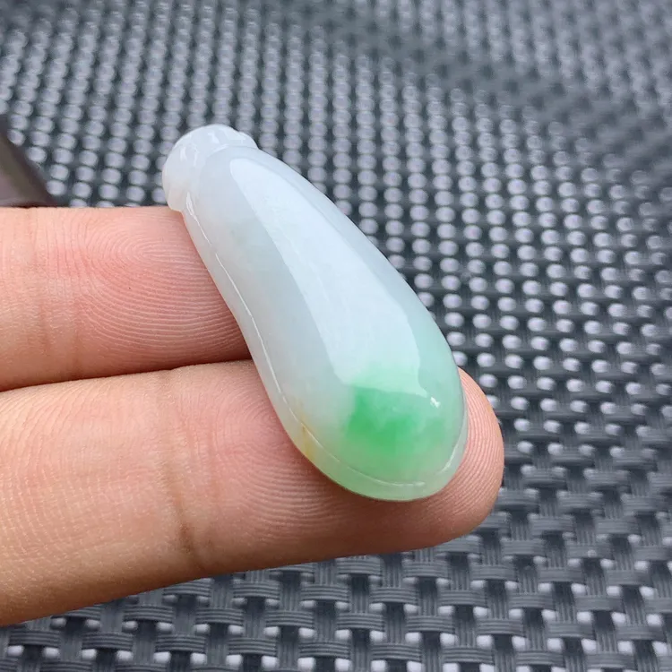天然缅甸A货翡翠飘阳绿色白底青福瓜挂件吊坠有证书俏色飘绿雕刻