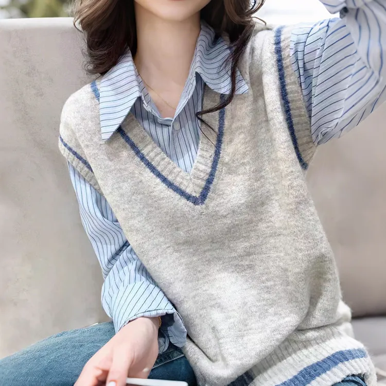 灰色v领坎肩针织马甲叠穿条纹衬衫两件套女早秋2025新款减龄套装