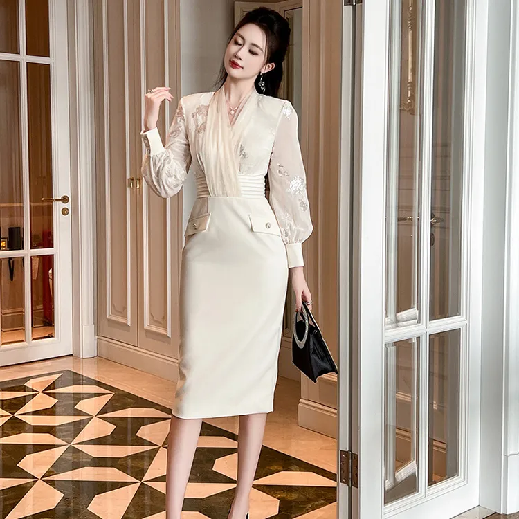 婷婷衣恋51135秋装新款法式v领气质收腰修身过膝包臀泡泡袖连衣裙