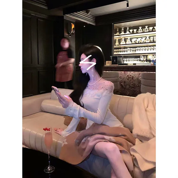 【私有浪漫】  网纱烫钻显瘦针织打底衫修身上衣女 F1286