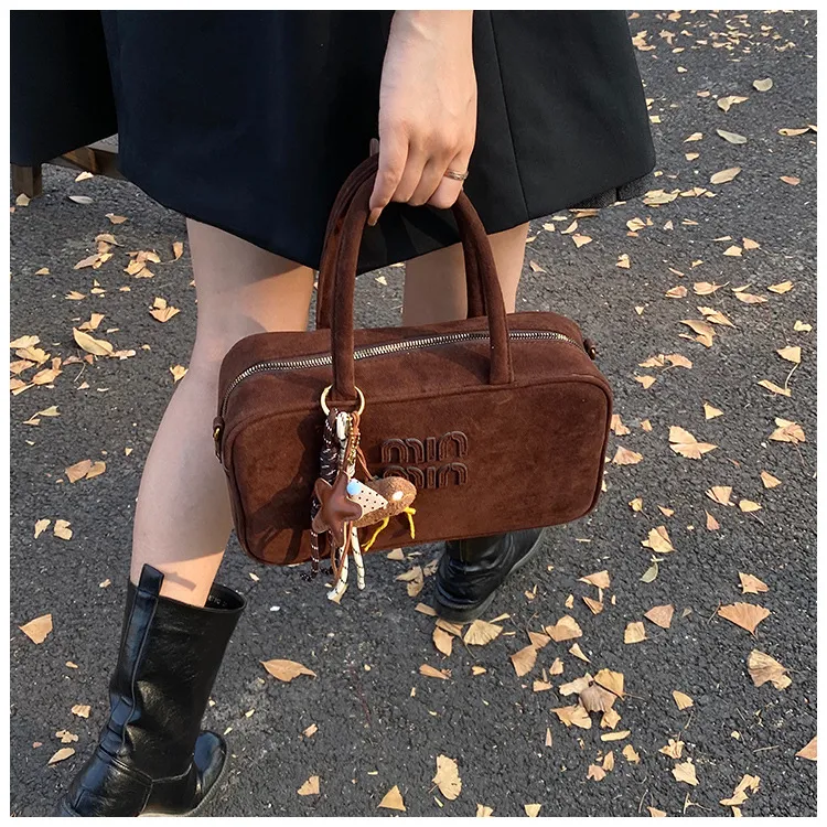 磨砂麂皮绒保龄球包女高级感小众中古手提包斜挎大包大容量小方包