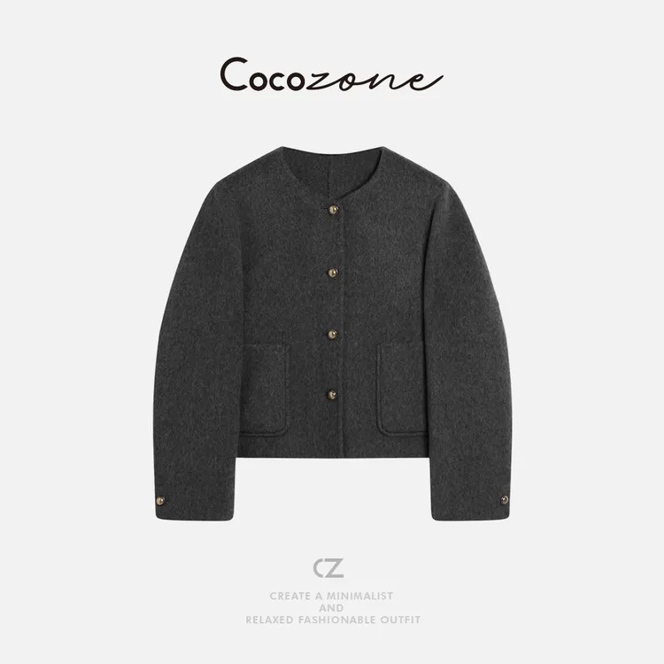 COCO ZONE 刘 一一 “圆领金扣”绵羊毛混纺圆领外套 CD2A2713