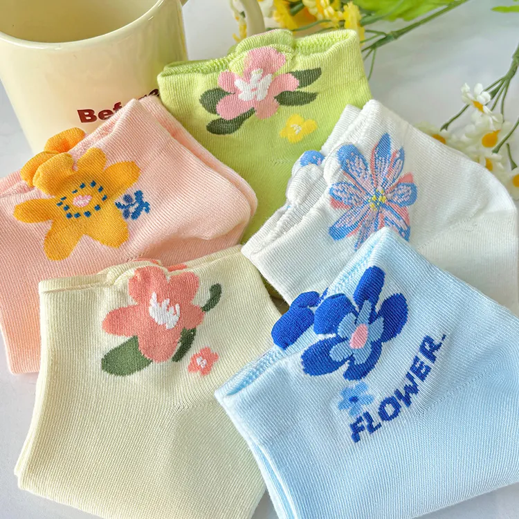 短筒女袜精梳棉小花刺绣袜子ins风多巴胺潮袜防臭百搭运动短袜