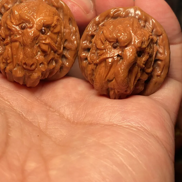 福利苏工核桃雕纯手工雕刻，小萌象，个性十足，表情丰富，等待有缘人