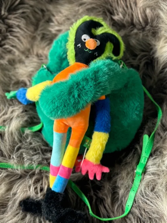 帅气毛绒玩偶 出行摆拍绿色围脖毛绒包