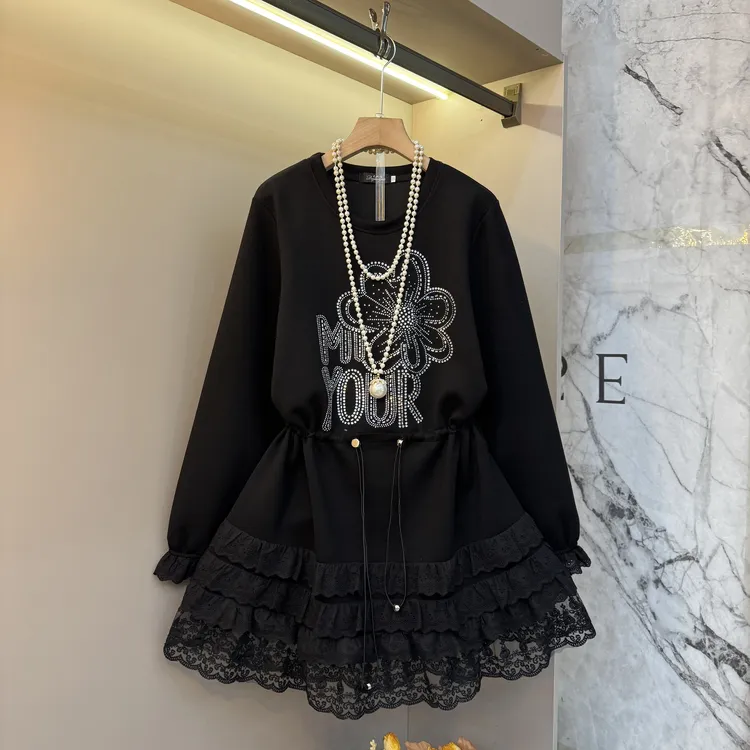 2025新款欧货时尚别致蕾丝裙收腰贴钻气质胖mm设计显瘦连衣裙1980